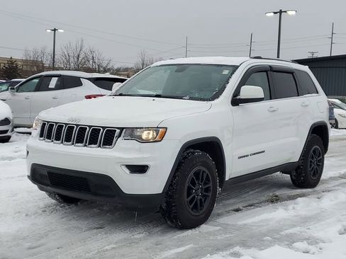 Used 2020 Jeep Grand Cherokee Laredo image 2