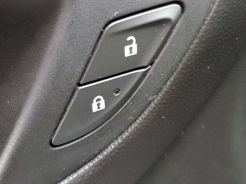 Used 2018 Chevrolet Equinox LT image 25