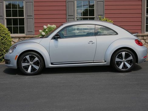 Used 2013 Volkswagen Beetle 2.0T FWD image 4