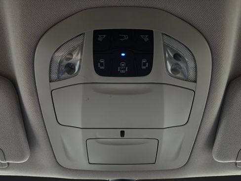 Used 2023 Chrysler Pacifica Touring-L FWD image 29