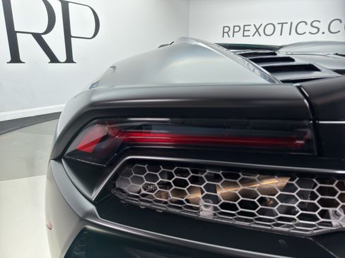 Used 2021 Lamborghini Huracan EVO RWD image 15