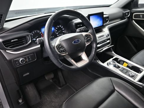 Used 2022 Ford Explorer XLT w/ Equipment Group 202A AWD/4WD image 13