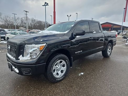 Used 2019 Nissan Titan S image 3
