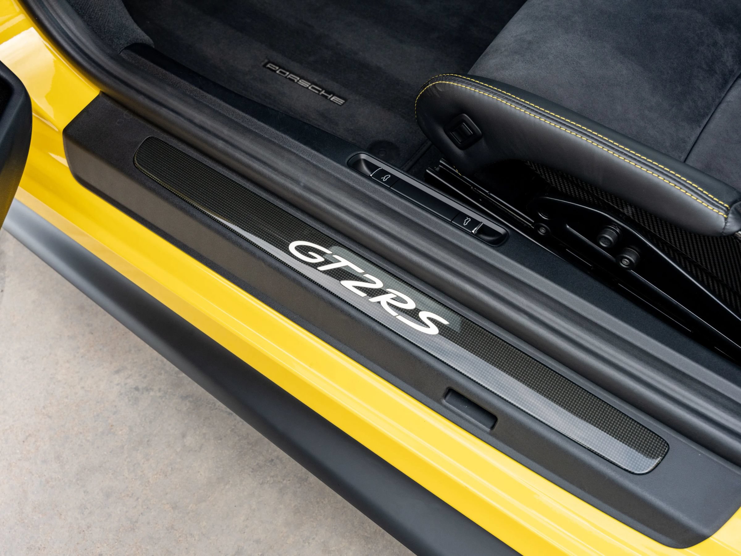 Used 2018 Porsche 911 GT2 RS RWD image 17