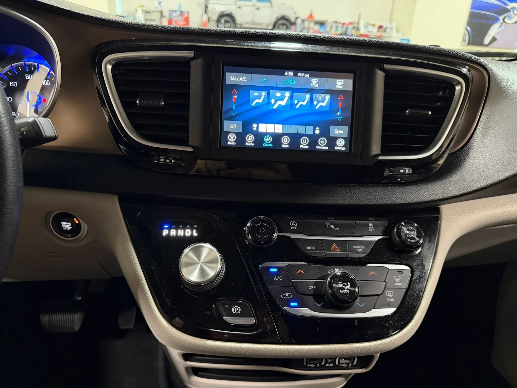 Used 2021 Chrysler Voyager L FWD image 45