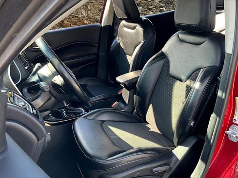 Used 2018 Jeep Compass Latitude image 22