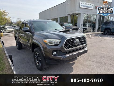 Used 2018 Toyota Tacoma TRD Sport image 3