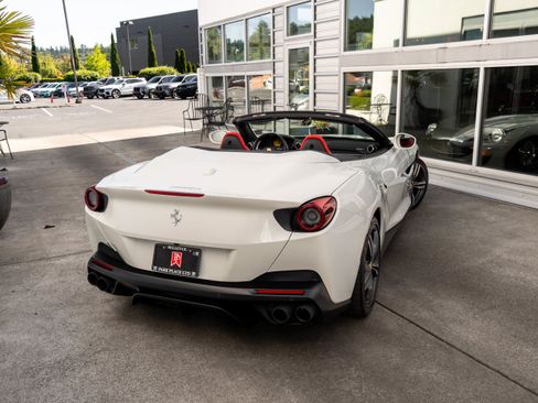 Used 2019 Ferrari Portofino RWD image 6