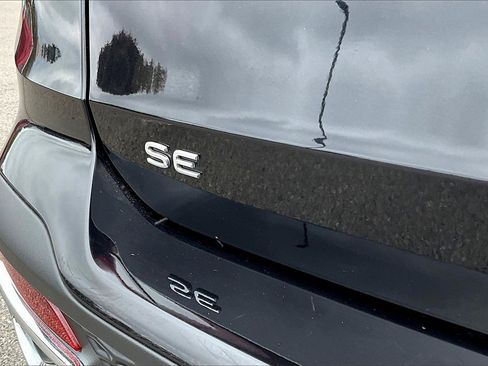 Used 2024 Volkswagen Taos SE image 8