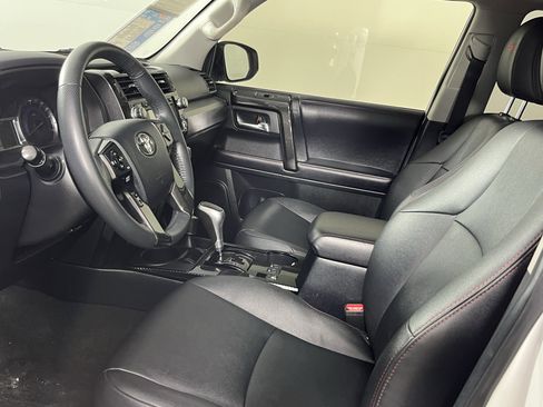 Used 2019 Toyota 4Runner TRD Off-Road Premium image 9