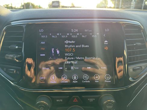 Used 2019 Jeep Grand Cherokee Limited image 32