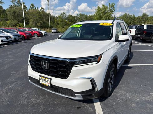 Used 2025 Honda Pilot Elite image 2