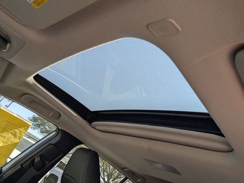 Used 2023 Toyota Corolla Cross XLE w/ Convenience Package image 19