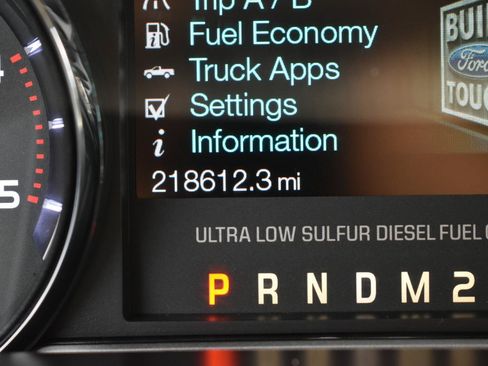 Used 2015 Ford F250 Platinum w/ FX4 Off-Road Package AWD/4WD image 18