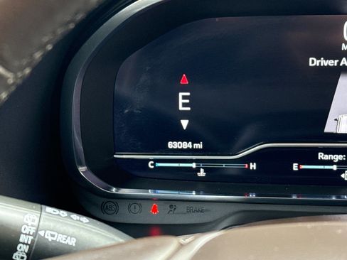 Used 2024 Chevrolet Suburban LT image 34