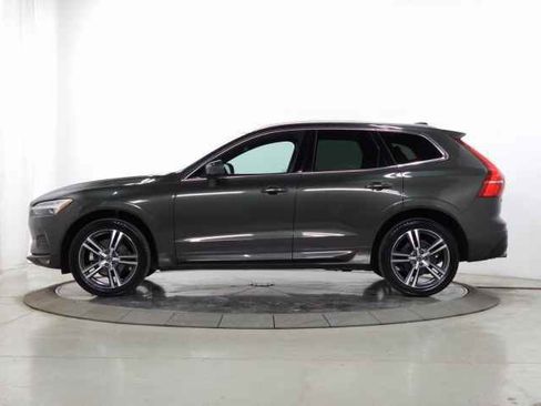 Used 2021 Volvo XC60 T5 Momentum w/ Advanced Package image 5