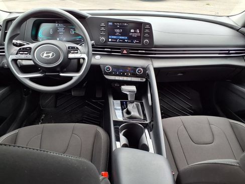Used 2025 Hyundai Elantra Hybrid FWD image 17