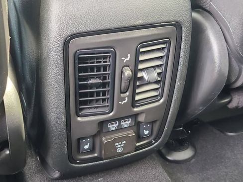 Used 2025 Dodge Durango GT AWD/4WD image 11