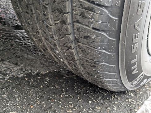 Used 2023 Buick Envision Essence image 12