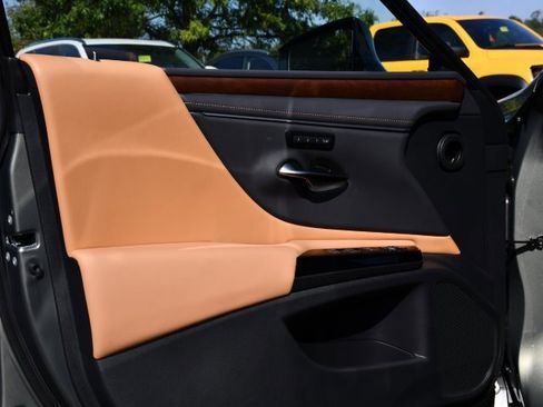 New 2025 Lexus ES 300h w/ Luxury Package image 10