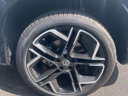 Used 2026 Volkswagen Tiguan SEL R-Line image 17