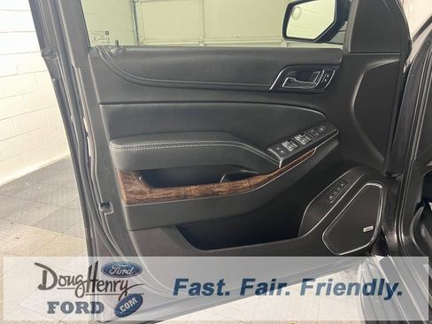 Used 2017 Chevrolet Suburban LT image 27