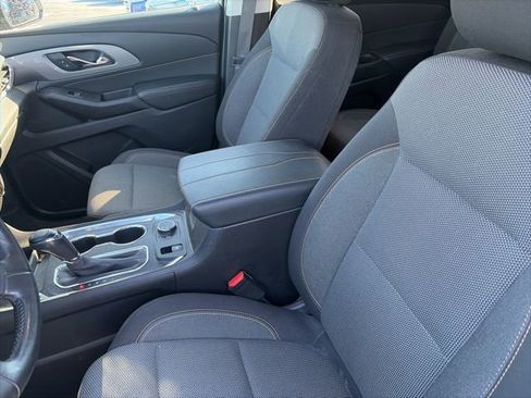 Used 2020 Chevrolet Traverse LT image 11