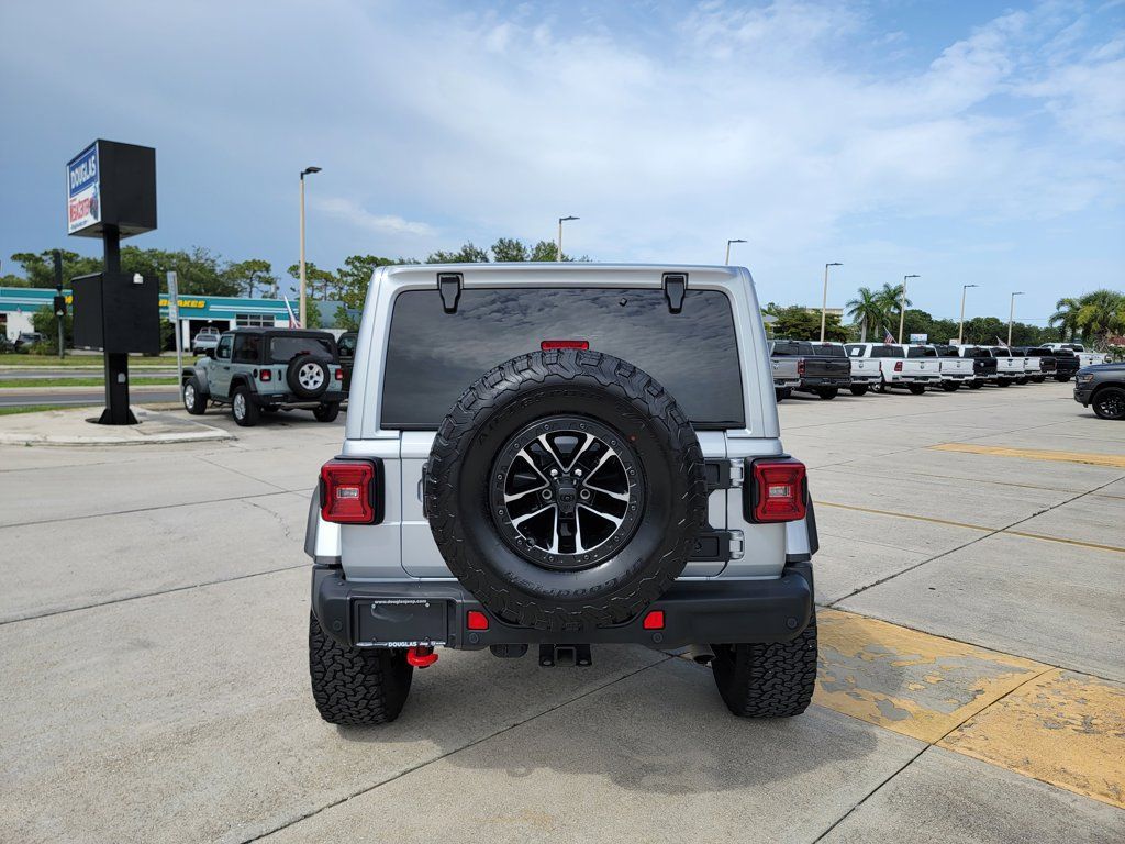 Used 2024 Jeep Wrangler Unlimited Rubicon AWD/4WD image 4