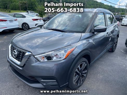Used 2019 Nissan Kicks SV FWD image 1