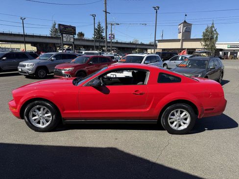 Used 2007 Ford Mustang Deluxe image 8