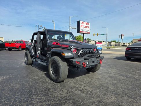 Used 2019 Jeep Wrangler Unlimited Sahara w/ Safety Group AWD/4WD image 1