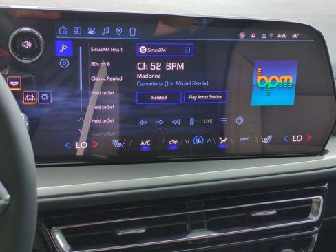 New 2027 Chevrolet Traverse LT w/ Driver Confidence Package FWD image 22