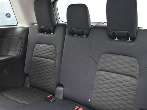 Used 2025 Nissan Pathfinder SV image 9