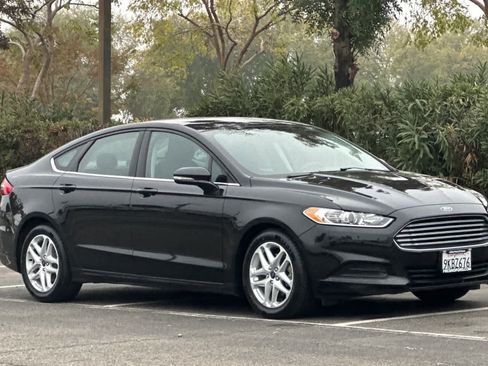 Used 2015 Ford Fusion SE image 10