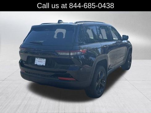 New 2025 Jeep Grand Cherokee Limited w/ Black Appearance Package image 5