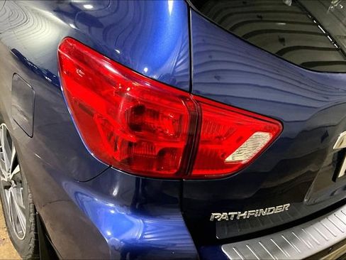 Used 2018 Nissan Pathfinder S image 8