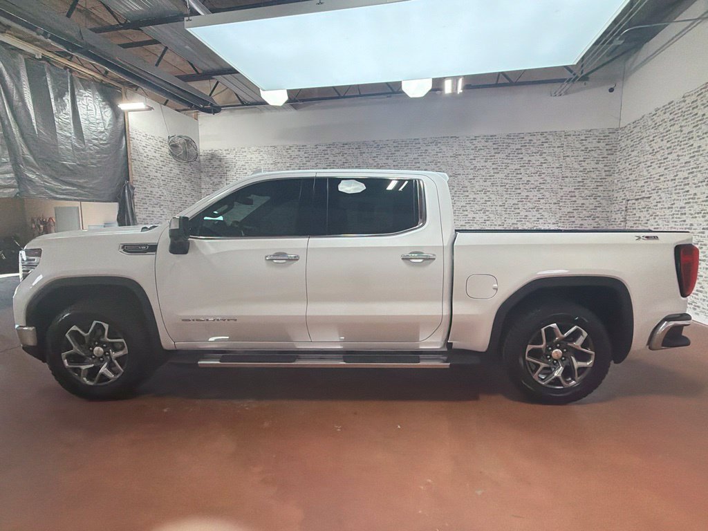 Used 2025 GMC Sierra 1500 SLT w/ SLT Premium Plus Package AWD/4WD image 4