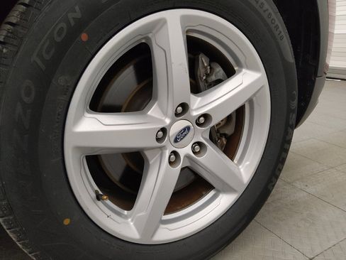 Used 2018 Ford Explorer XLT w/ Equipment Group 202A FWD image 31