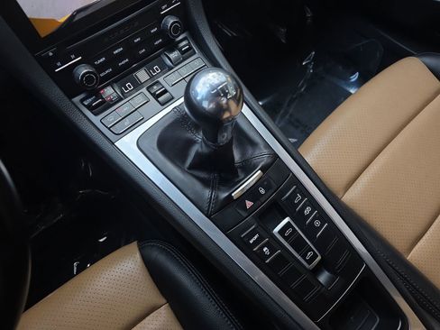 Used 2019 Porsche 718 Boxster RWD image 17