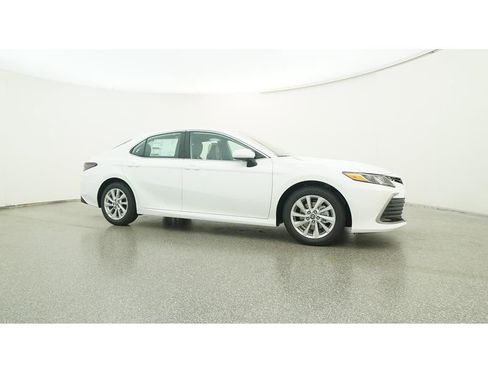 Used 2023 Toyota Camry LE image 29