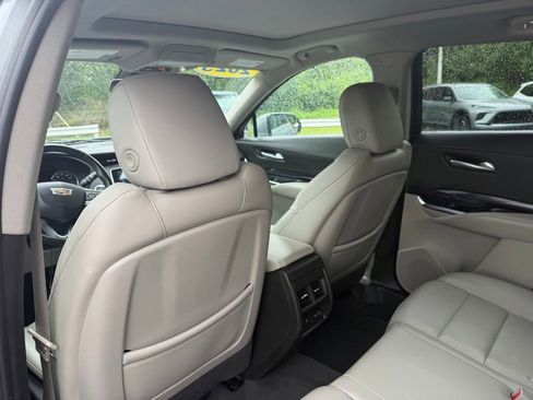 Used 2023 Cadillac XT4 Luxury w/ Cold Weather Package AWD/4WD image 22