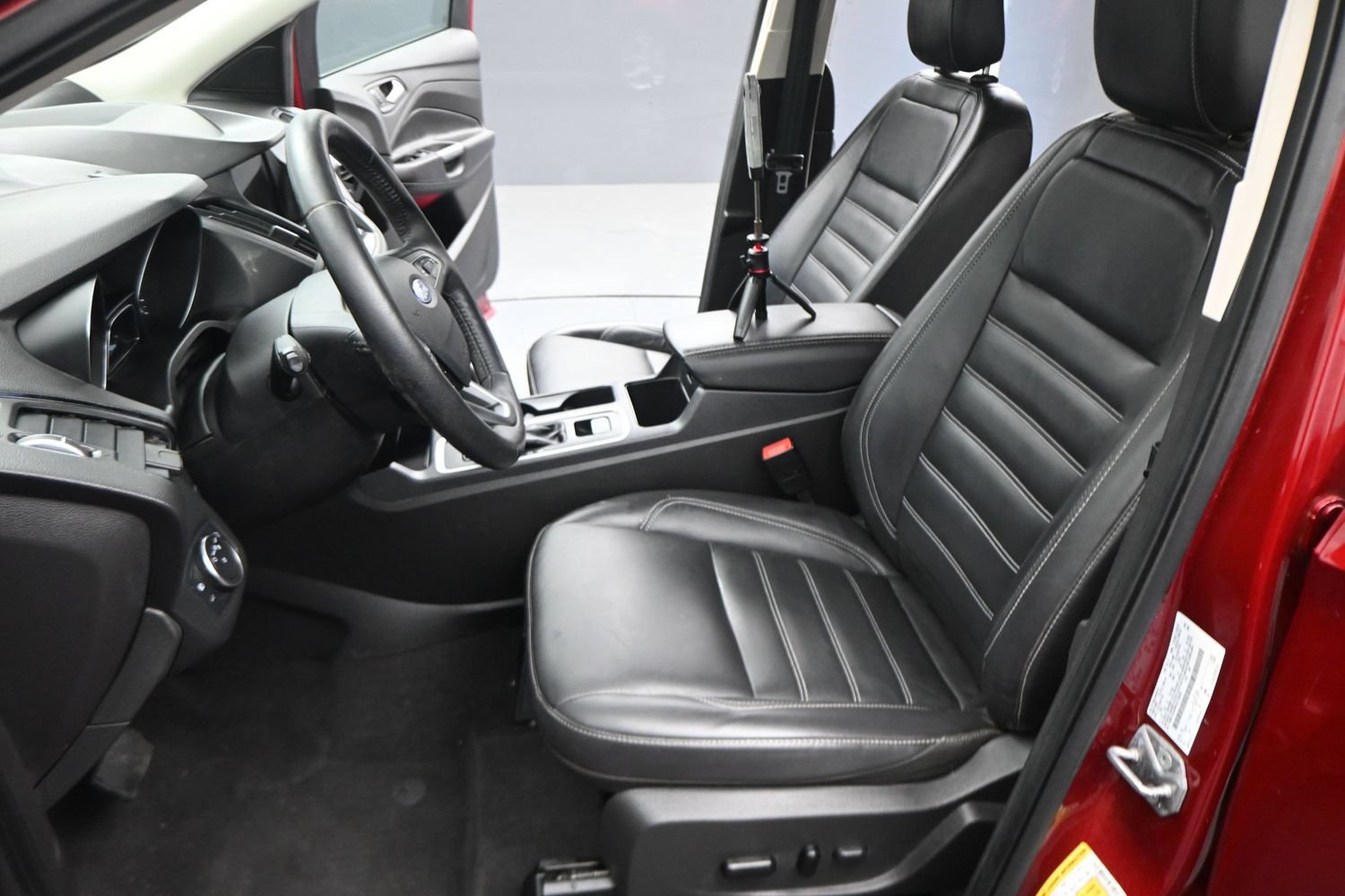 Certified 2019 Ford Escape Titanium FWD image 24