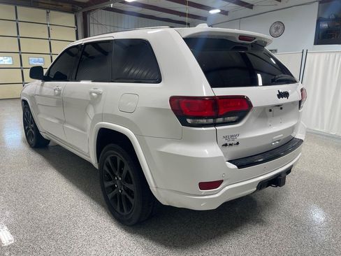 Used 2017 Jeep Grand Cherokee Altitude AWD/4WD image 4