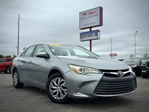 Used 2015 Toyota Camry LE FWD image 1
