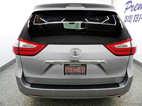 Used 2017 Toyota Sienna Limited image 6