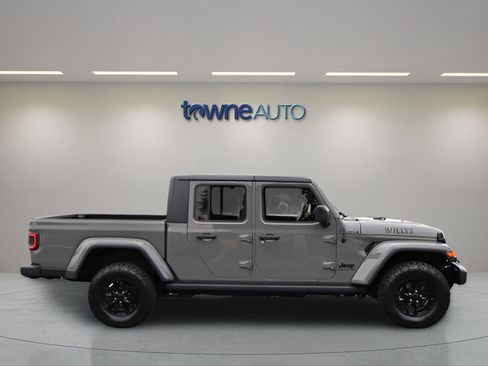 Used 2023 Jeep Gladiator Sport AWD/4WD image 8