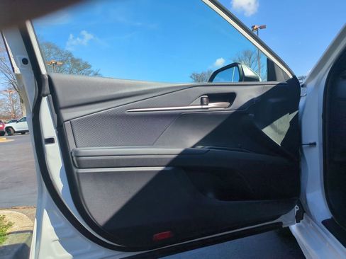 Used 2025 Toyota Camry SE image 11