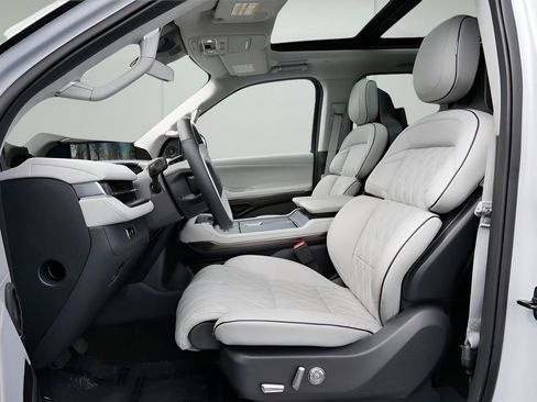 Certified 2025 Lincoln Navigator L Black Label w/ Black Label Special Edition image 10