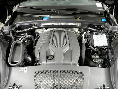 Used 2026 Porsche Macan AWD/4WD image 40