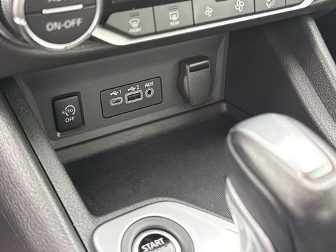 Used 2025 Nissan Sentra SR FWD image 19